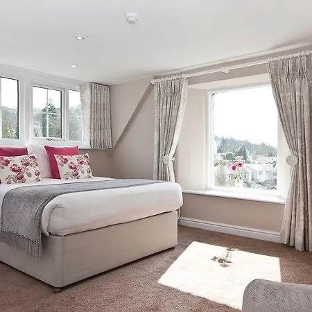 Oakbank House فندق