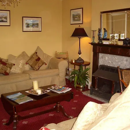 فندق Oakbank House 3*